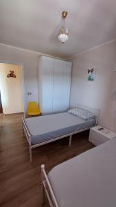 a hospital room with a bed and a yellow chair at Casa Zia Maria 6 posti Monterosso Coast to Coast in Monterosso