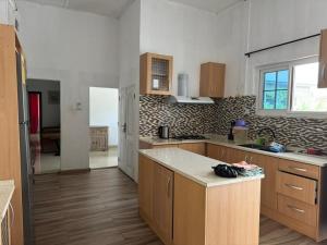 Η κουζίνα ή μικρή κουζίνα στο Cape Coast Private Home