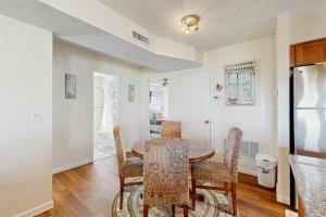 Billede fra billedgalleriet på Updated condo in oceanfront building with private beach access - near dining i St. Augustine