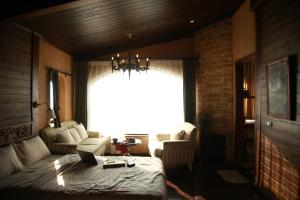 a living room with a bed and a large window at MiAmi Mountain Retreat in Bắc Yên