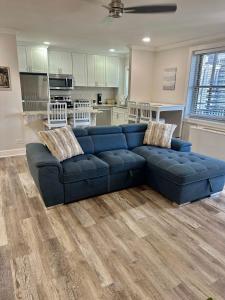 a blue couch in a living room with a kitchen at 20N - Stylish 1BD 1BA Condominium in the Heart of Downtown in Atlanta