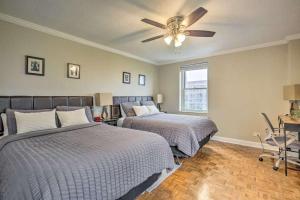 Giường trong phòng chung tại 8E Cozy Condo in Downtown Atlanta Hotel District +27 ảnh