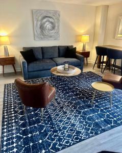 Χώρος καθιστικού στο 5J - 1BD 1BA Condo in Downtown Atlanta