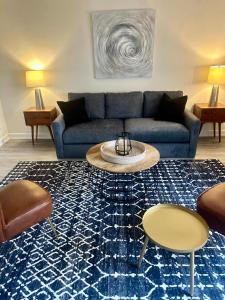 Χώρος καθιστικού στο 5J - 1BD 1BA Condo in Downtown Atlanta