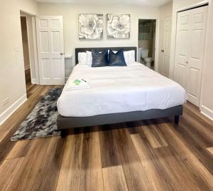 a bedroom with a large bed with white sheets and blue pillows at 2BR 2BA in Downtown Hotel District in Atlanta