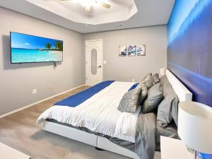 a bedroom with a bed and a tv on the wall at The Stay at Steuben Fire Pit Brand new furniture in Springdale