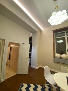 Gallery image of Luxury New Wave LA ART Studio in Vilnius