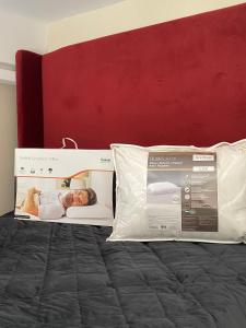 Postel nebo postele na pokoji v ubytování Luxury New Wave LA ART Studio