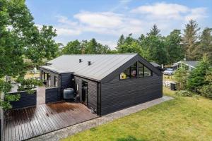 Το κτήριο όπου στεγάζεται  η παραθεριστική κατοικία