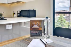 Η κουζίνα ή μικρή κουζίνα στο Wynwood House 109 +111 φωτογραφίες