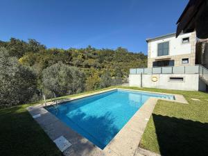 Swimmingpoolen hos eller tæt på Casa Fouces - Piscina - Gerês