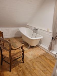 Ένα μπάνιο στο Chambre de charme dans un cadre bucolique à 20min du Mans