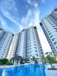 La alberca dentro o cerca de Royal Ocean Crest- Mactan