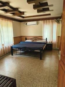 Ένα ή περισσότερα κρεβάτια σε δωμάτιο στο Perch by the sea 2