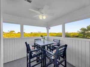 Μπαλκόνι ή βεράντα στο Over the Rainbow