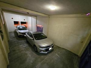 a garage with two cars parked in it at Preciosa casa para Descanso en Tequesquitengo in Tequesquitengo