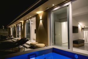Bazén v ubytování Zeus Jacuzzi Sea View Rooftop nebo v jeho okolí