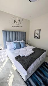 Ένα ή περισσότερα κρεβάτια σε δωμάτιο στο Ket Apartments 1 - Modern, Secure, Comfortable & High Speed WiFi