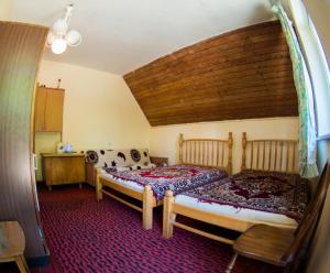 A bed or beds in a room at Skruzdėlynas