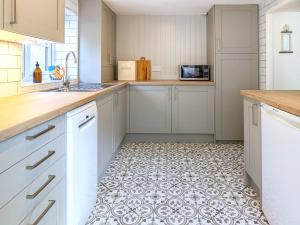 Kuchyň nebo kuchyňský kout v ubytování 2 bed property in Mundesley Norfolk KT192 + 8 fotografií