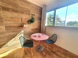 Χώρος καθιστικού στο 2 bedroom apartment in Itaparica beach