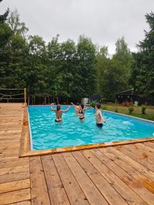 Bazén v ubytování Carlsbad Wellness & Camping Resort nebo v jeho okolí
