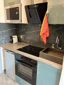 O bucătărie sau chicinetă la La perle de Sète