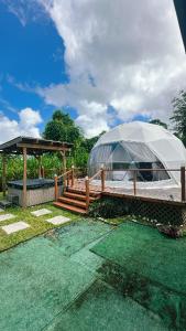 Un jardín fuera de Canyon Breeze Dome