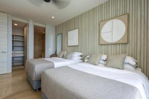 Cama o camas de una habitación en 4BR Seaview Apartment at Calablanca D5 43 fotos más