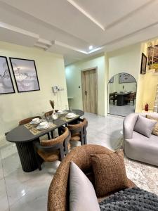Posezení v ubytování Modern 3-bed home in the Heart of Lekki