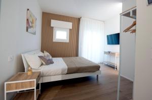 a bedroom with a bed and a table in it at Casa Iab in Arezzo