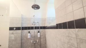 Et badeværelse på CAR-Volterra Cottage-AN + 14 billeder