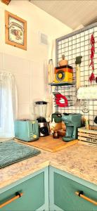 a kitchen with a counter top with various appliances at La Cabane Caparica in Charneca
