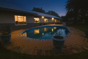 Bazén v ubytování The Bloemhof Stay nebo v jeho okolí