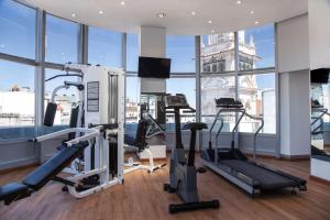 Fitness centrum a/nebo fitness zařízení v ubytování NH Buenos Aires Latino + 29 fotografií