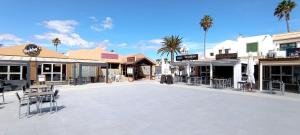 a large parking lot in a town with buildings at Relax en Puerta del Sol - Caleta de Fuste in Caleta De Fuste