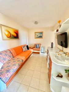 Μια τηλεόραση ή/και κέντρο ψυχαγωγίας στο Apartamento 2 quartos em Rio Quente +7 φωτογραφίες