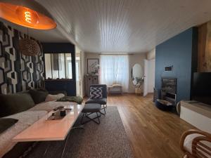 Et tv og/eller underholdning på LUrban Garden - 6pers - Jardin - Circuit Bugatti