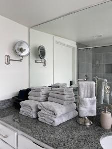 Galería fotográfica de Beachfront Luxury with 4BR and Views en Tulalip