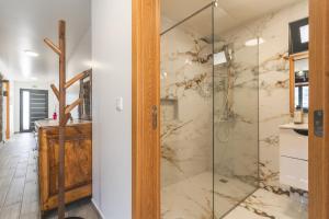 Ένα μπάνιο στο Julianas House 1 by Atlantic Holiday +16 φωτογραφίες