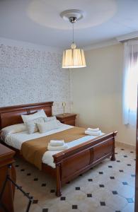 a bedroom with a large bed with towels on it at Casa con vistas al mar, playa 300 m, parking, wifi in Ribeira