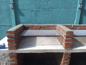a brick bench sitting in front of a wall at Habitación Rocas del mar in Pichilemu