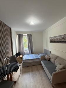 En eller flere senge i et værelse på Hotel Runge 24 7 Check In & Free Parking
