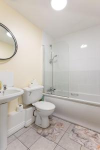 Bilik mandi di Modern Elegant Central Pad With Free Parking