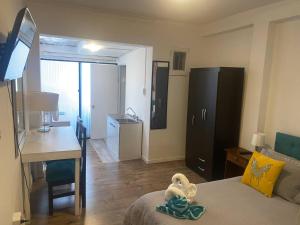 a small room with a bed and a desk and a room with a deskablish at Home Estudio 3 in Santiago