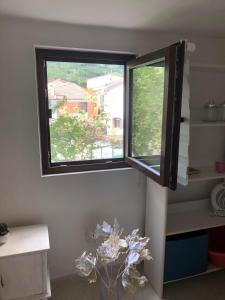 a room with a window in the corner of a room at Lucy Home in Forlì del Sannio +17 photos