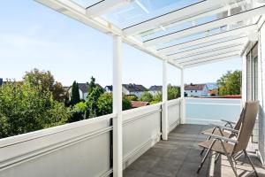 a white pergola on a balcony with chairs at Exklusive 160 qm Wohnung mit Balkon für Gruppen in Guter Lage in Kassel