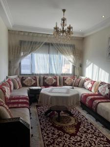 Χώρος καθιστικού στο Modern apartment, 2 minutes walk to the beach