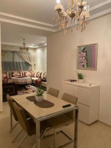 Χώρος καθιστικού στο Modern apartment, 2 minutes walk to the beach