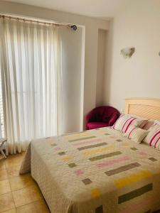 Imagen de la galería de Chalet en la playa con piscina privada y jardín, en Sueca